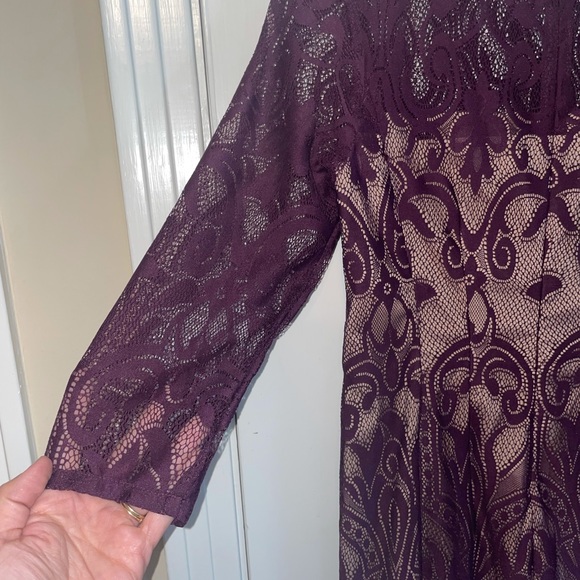 Adrianna Papell, Lace Sheath Dress - Picture 3 of 3